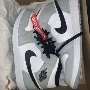 Jordan 1 Mid Light Smoke Grey